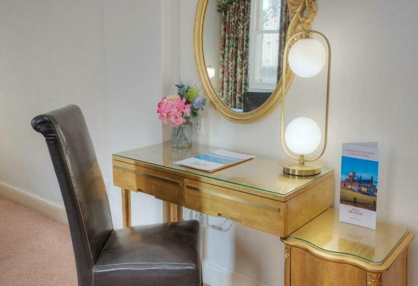 スタンダードルーム, Muthu Newton