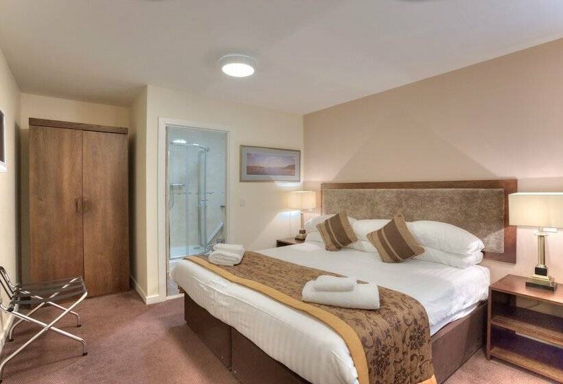 スタンダードルーム, Muthu Newton