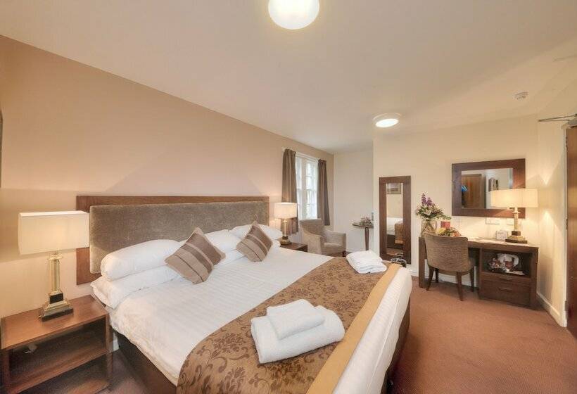 スタンダードルーム, Muthu Newton