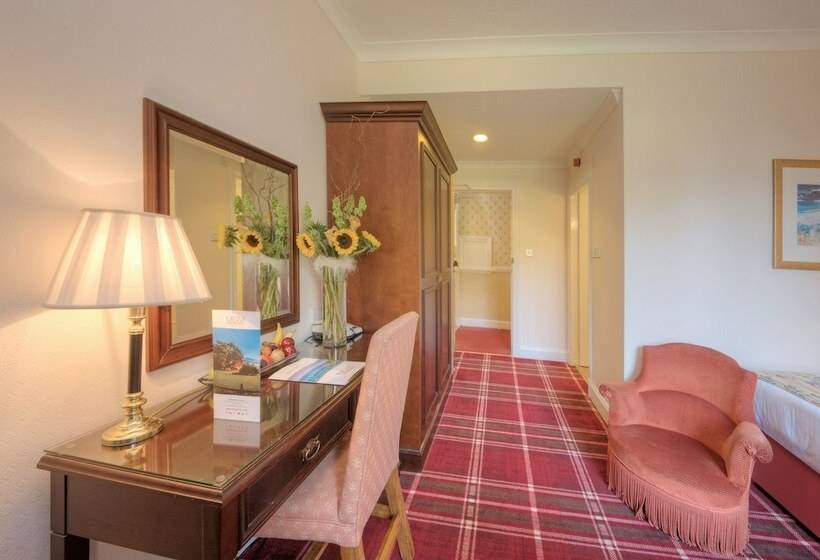 スタンダードルーム, Muthu Newton