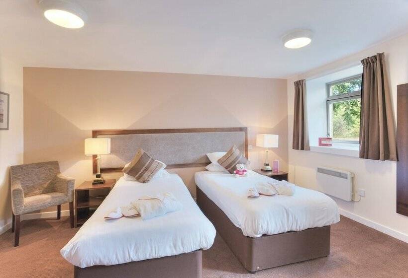 スタンダードルーム, Muthu Newton