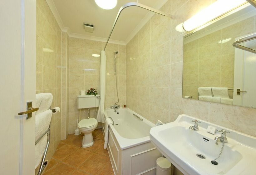 スタンダードルーム, Muthu Newton