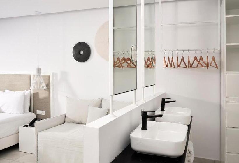 סוויטת ג'וניור פרסטיג' עם נוף לים, Dimitra Beach Hotel & Suites