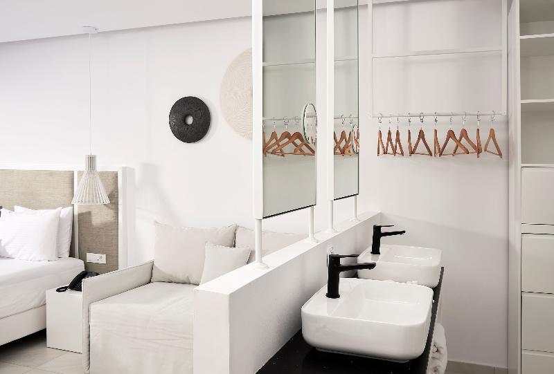 庭の見えるジュニアスイート, Dimitra Beach Hotel & Suites