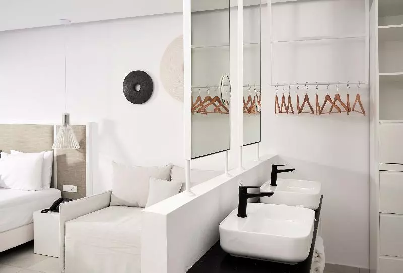 庭の見えるジュニアスイート, Dimitra Beach Hotel & Suites