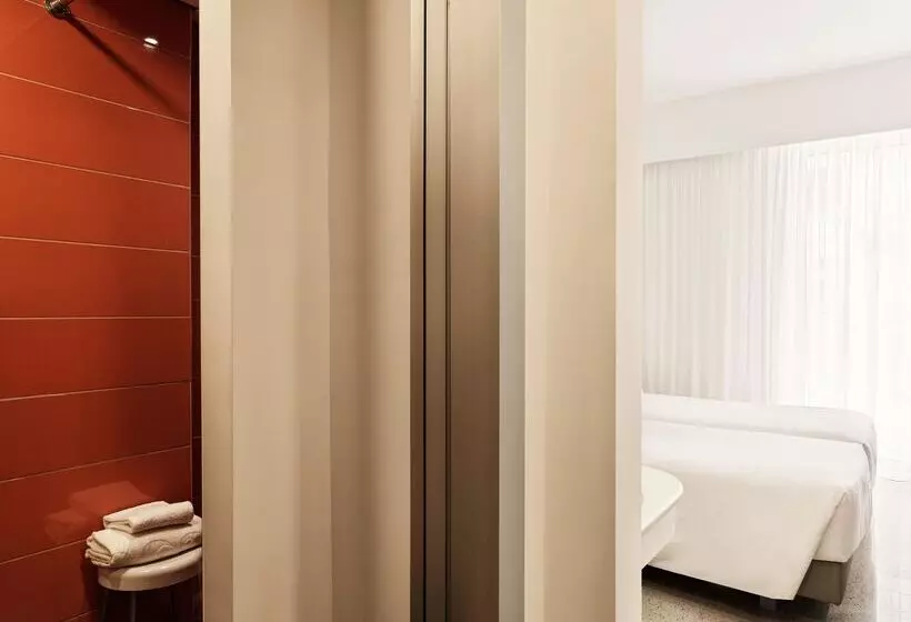 اتاق کلاب, Esperia City