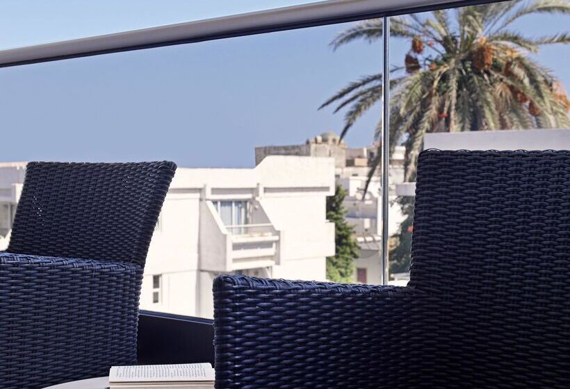 חדר קלאב, Esperia City