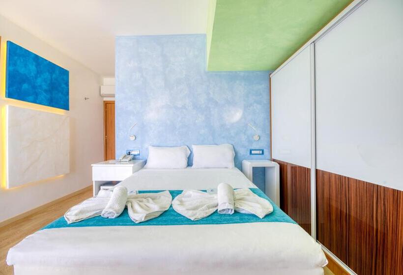 Номер Стандарт Вид на Море, Arte