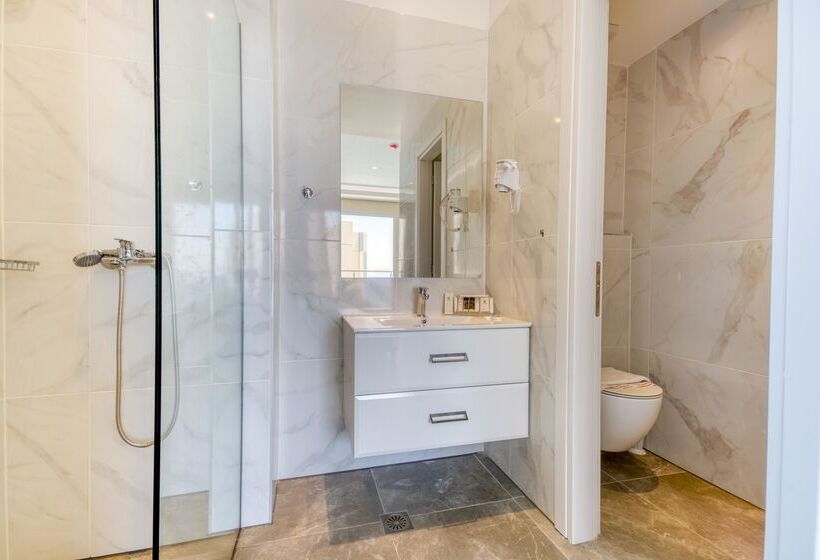 Номер Стандарт Вид на Море, Arte