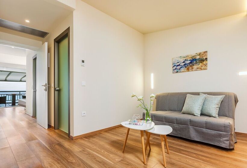 سوئیت پنت هاوس, Ammon Zeus Luxury Beach
