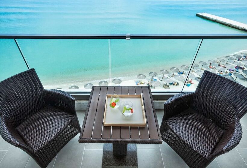 オーシャンビューのプレミアムルーム。, Ammon Zeus Luxury Beach