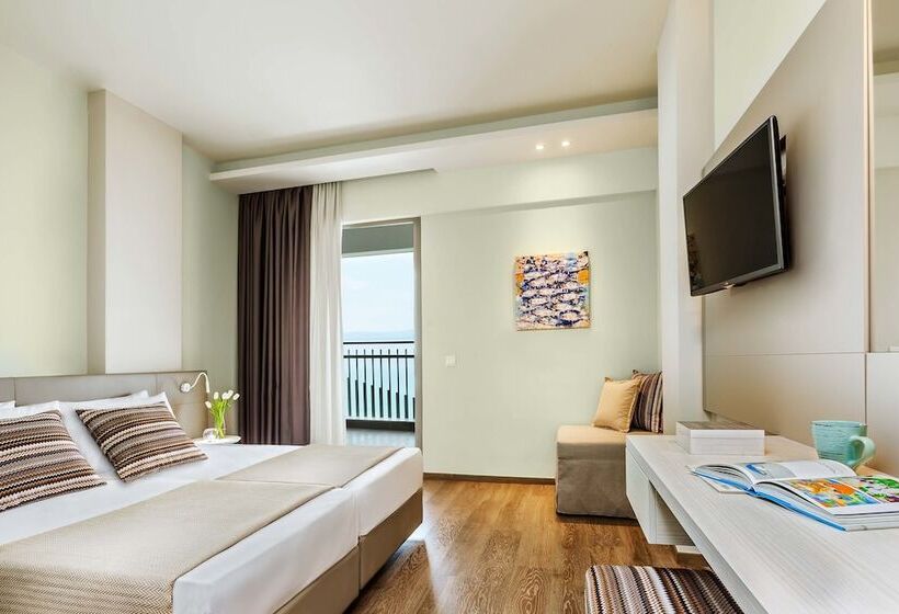 اتاق لوکس با چشم‌انداز دریا, Ammon Zeus Luxury Beach
