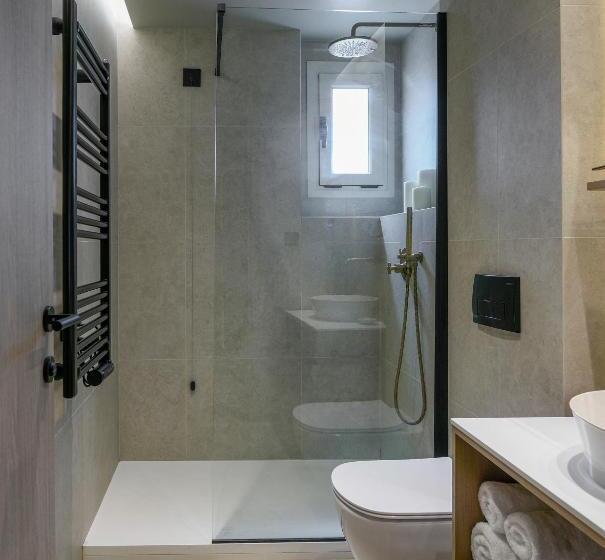 جناح جونيور ذات إطلالة, Arcadion