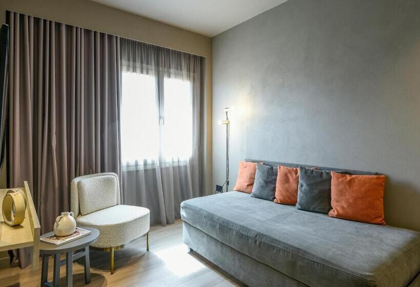 جناح جونيور ذات إطلالة, Arcadion