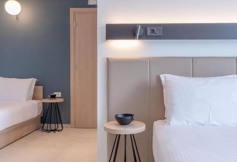 חדר סטנדרט לארבעה, נוף לים, Avra By Smile Hotels