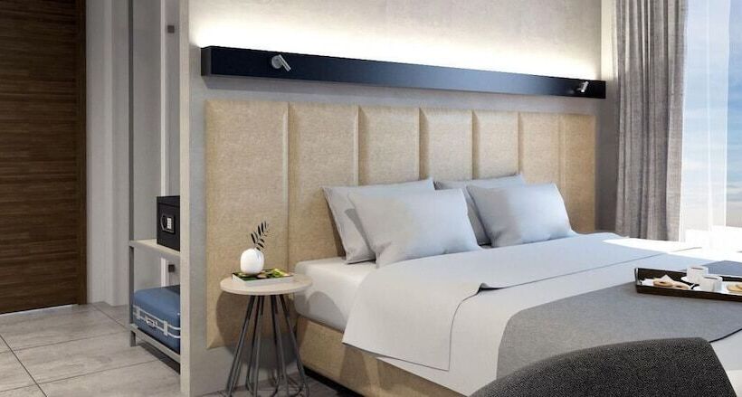 חדר סטנדרט לארבעה, נוף לים, Avra By Smile Hotels