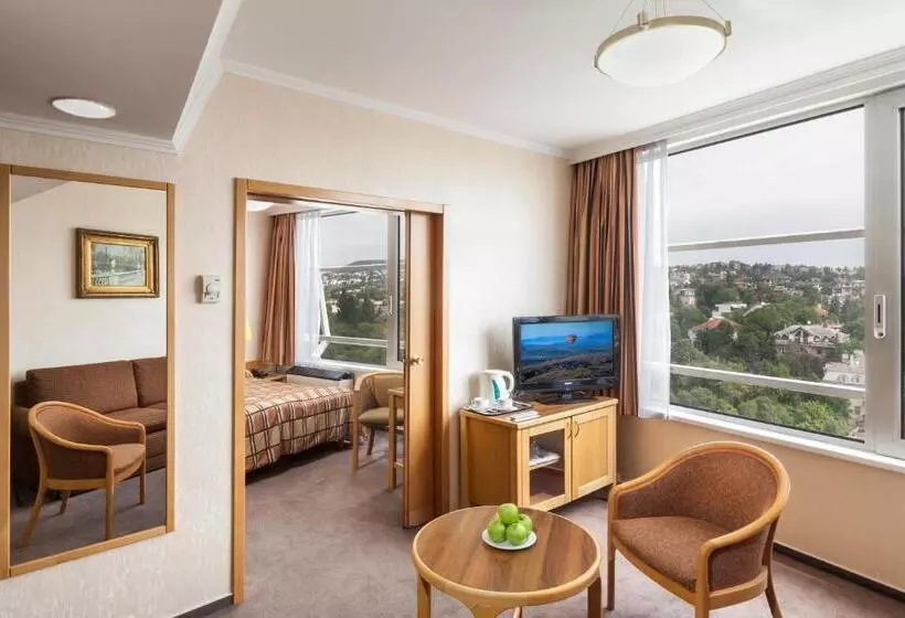 Suite Junior, Budapest
