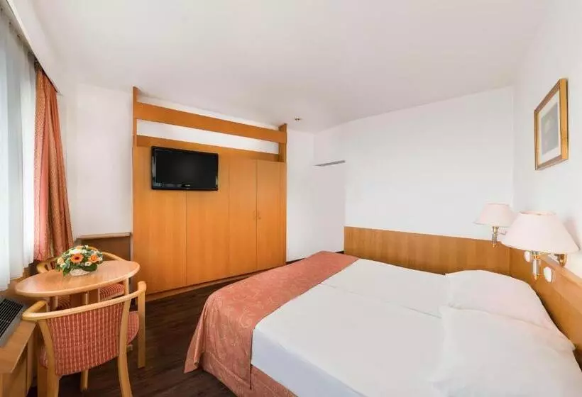Quarto superior, Budapest