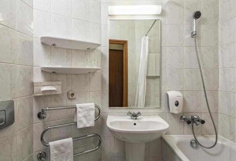 غرفة إقتصادية, Budapest