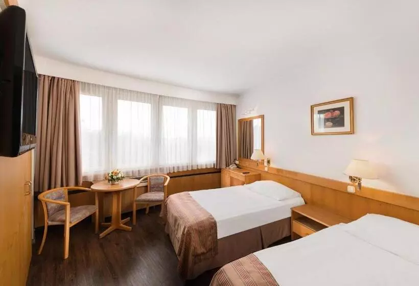 Quarto Economy, Budapest