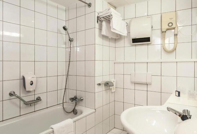 غرفة إقتصادية, Budapest