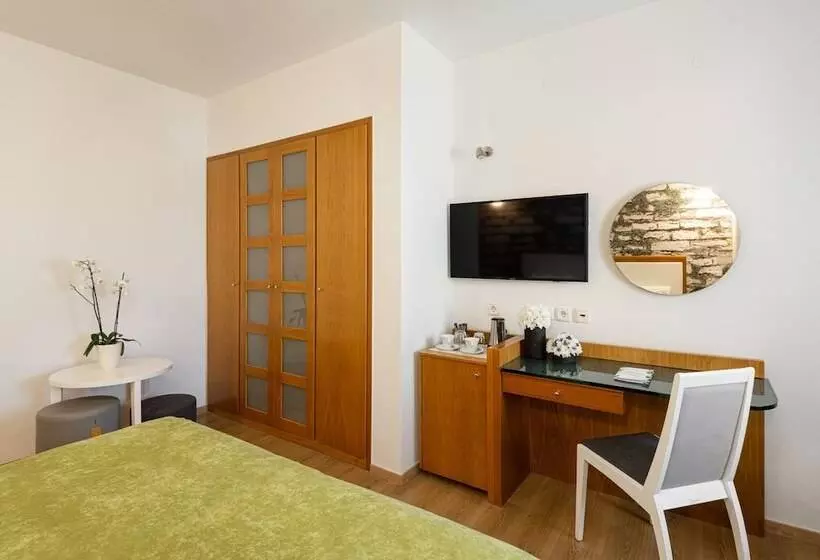 Superior Interior Room, City Hotel Thessaloniki