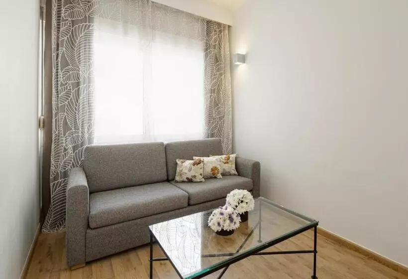 سوئیت جونیور با چشم‌انداز, City Hotel Thessaloniki