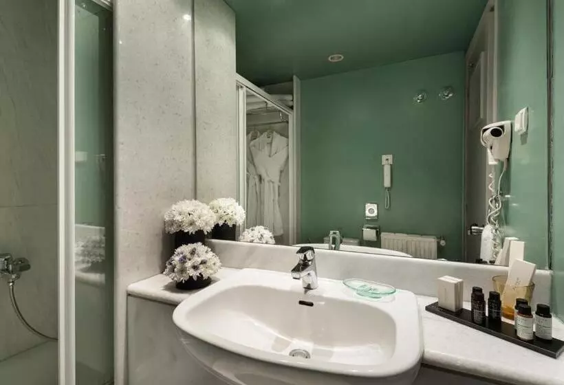 سوئیت جونیور با چشم‌انداز, City Hotel Thessaloniki