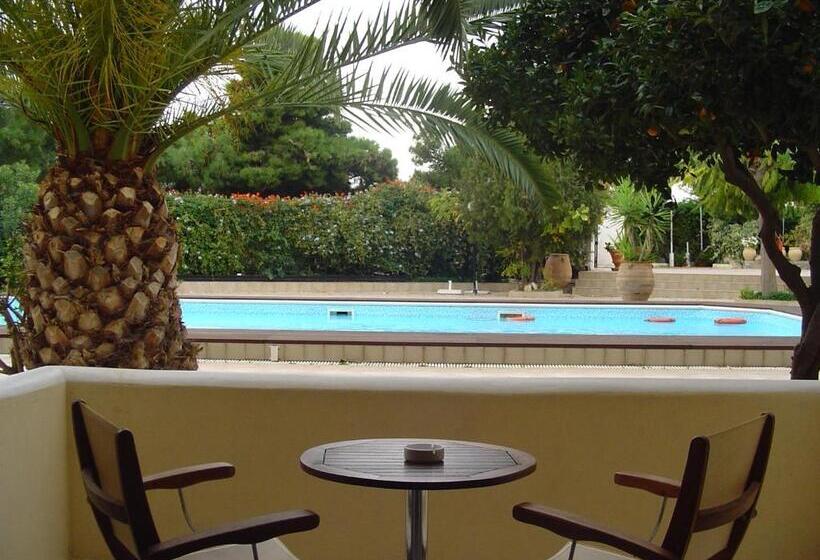 غرفة أساسية, Danae