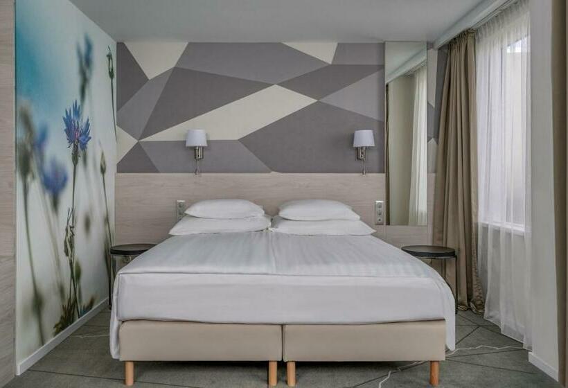 جناح جونيور, Ensana Thermal Margaret Island