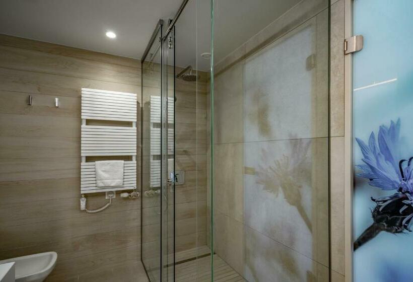 جناح, Ensana Thermal Margaret Island