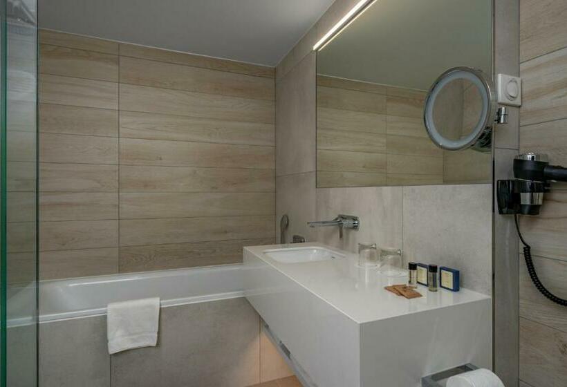 جناح, Ensana Thermal Margaret Island