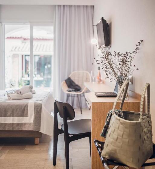 高级大房间, Iliada Beach