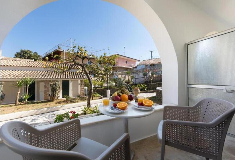 标准间, Iliada Beach