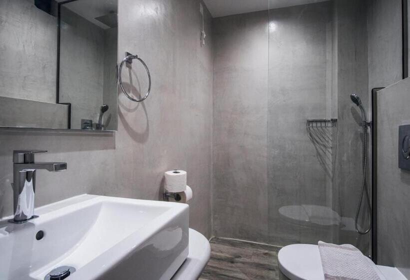 标准单人间, Iliada Beach