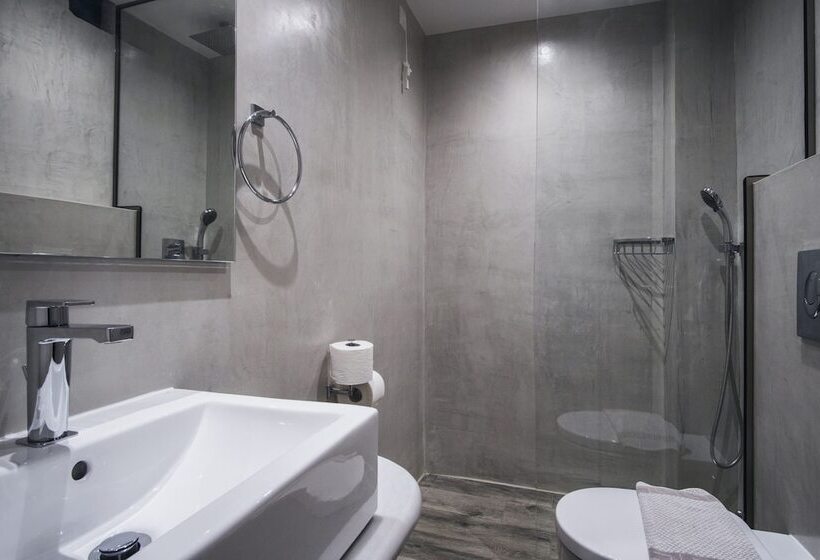 标准间, Iliada Beach