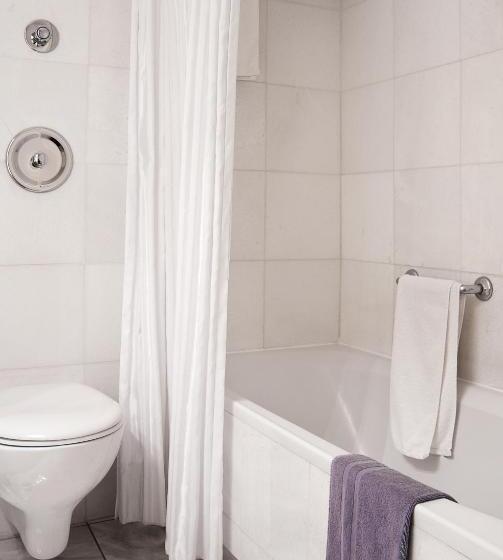 غرفة قياسية ثلاثية, Ilissos