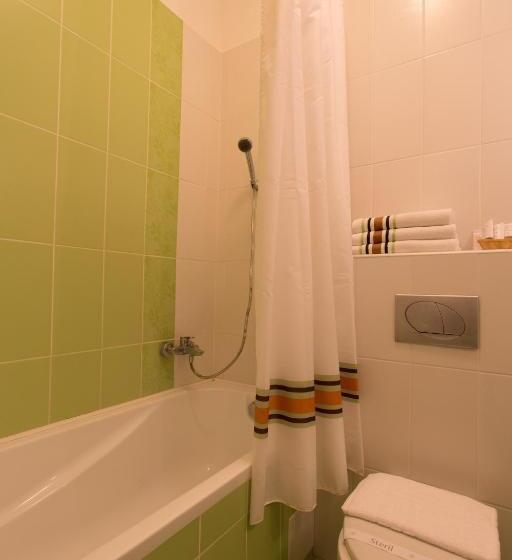 Номер Стандарт Трехместный, Körös Panzió és étterem