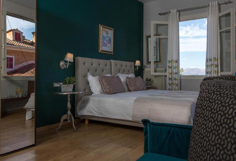 חדר סטנדרט לשלושה, Leto Nuevo