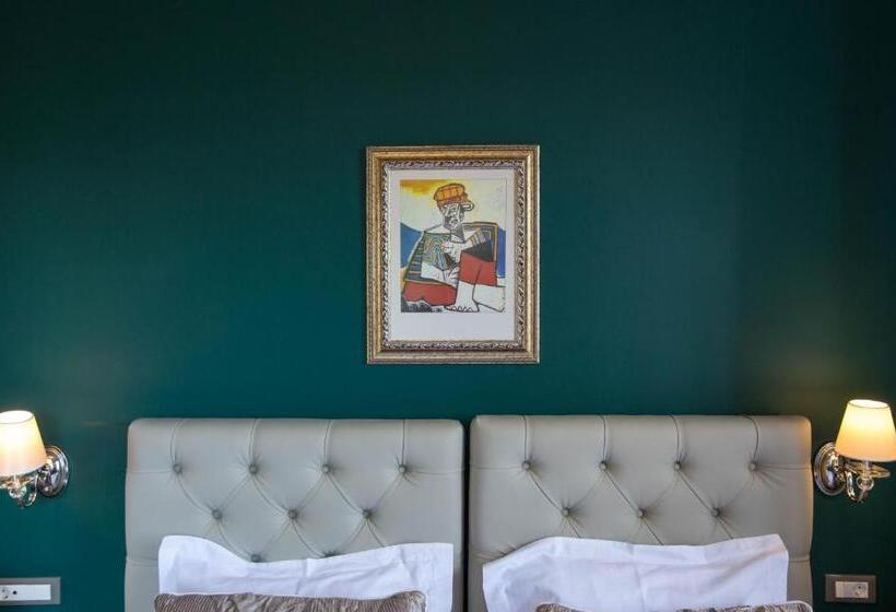 חדר סטנדרט לשלושה, Leto Nuevo