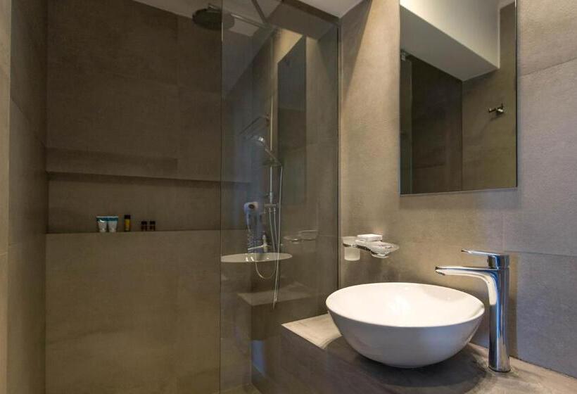 חדר סטנדרט לשלושה, Leto Nuevo