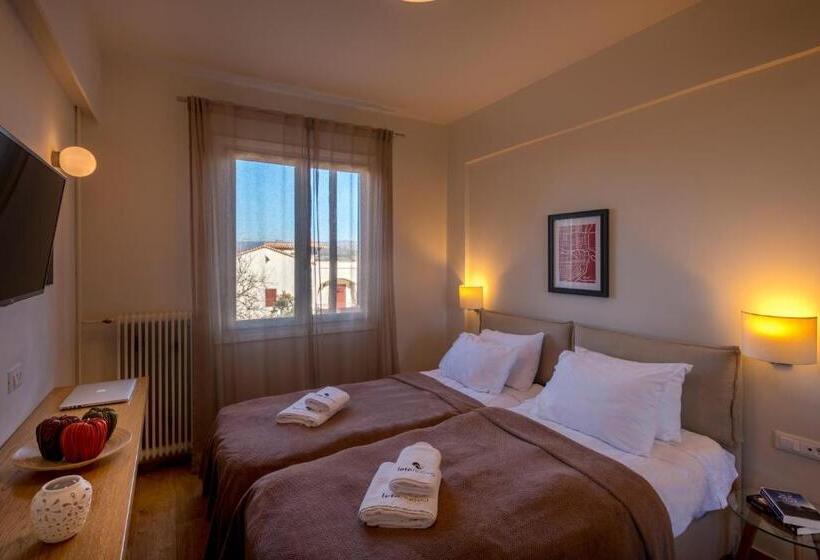 חדר סטנדרט לשלושה, Leto Nuevo