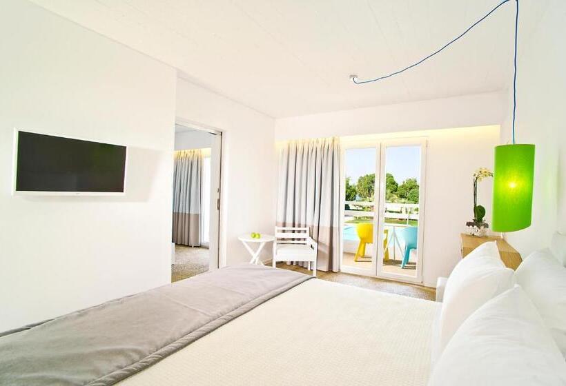 חדר משפחתי, Marathon Beach Resort