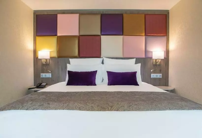 سوییت جونیور سوپریور, Mercure Budapest Korona