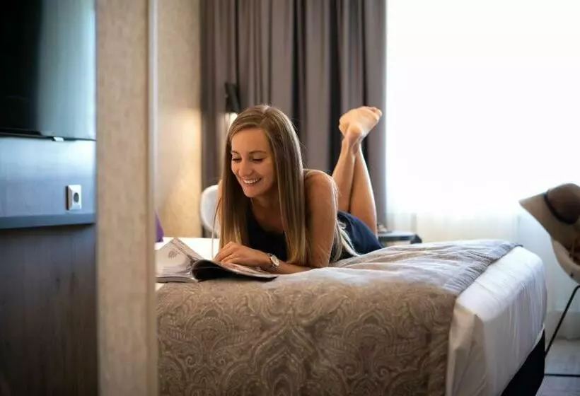 سوییت جونیور سوپریور, Mercure Budapest Korona