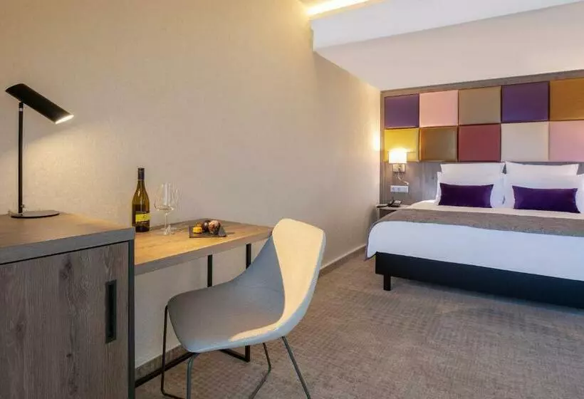 سوییت جونیور سوپریور, Mercure Budapest Korona