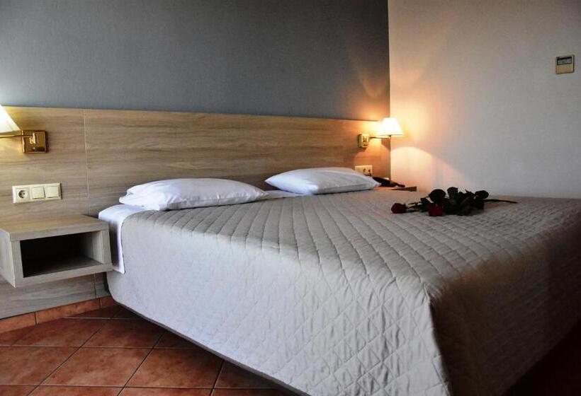 이코노미 트리플 룸, Oceanis