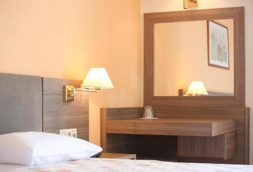 اتاق استاندارد سه نفره, Oceanis