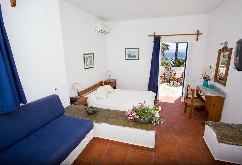 חדר משפחתי, Paros Philoxenia