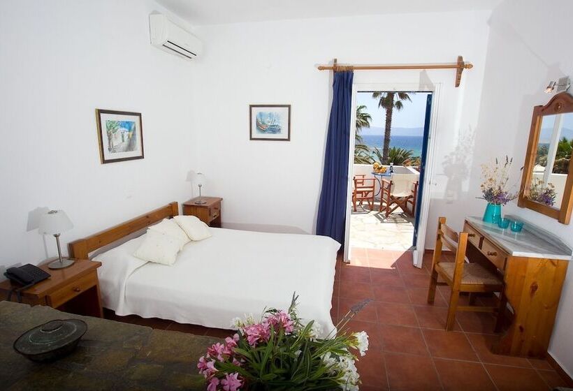 חדר משפחתי, Paros Philoxenia